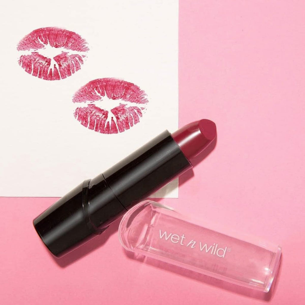 wet n wild Silk Finish Lipstick, Hydrating Rich Buildable Lip Color, Formulated with Vitamins A,E, & Macadamia for Ultimate Hydration, Cruelty-Free & Vegan - A Short Affair Jansha Store