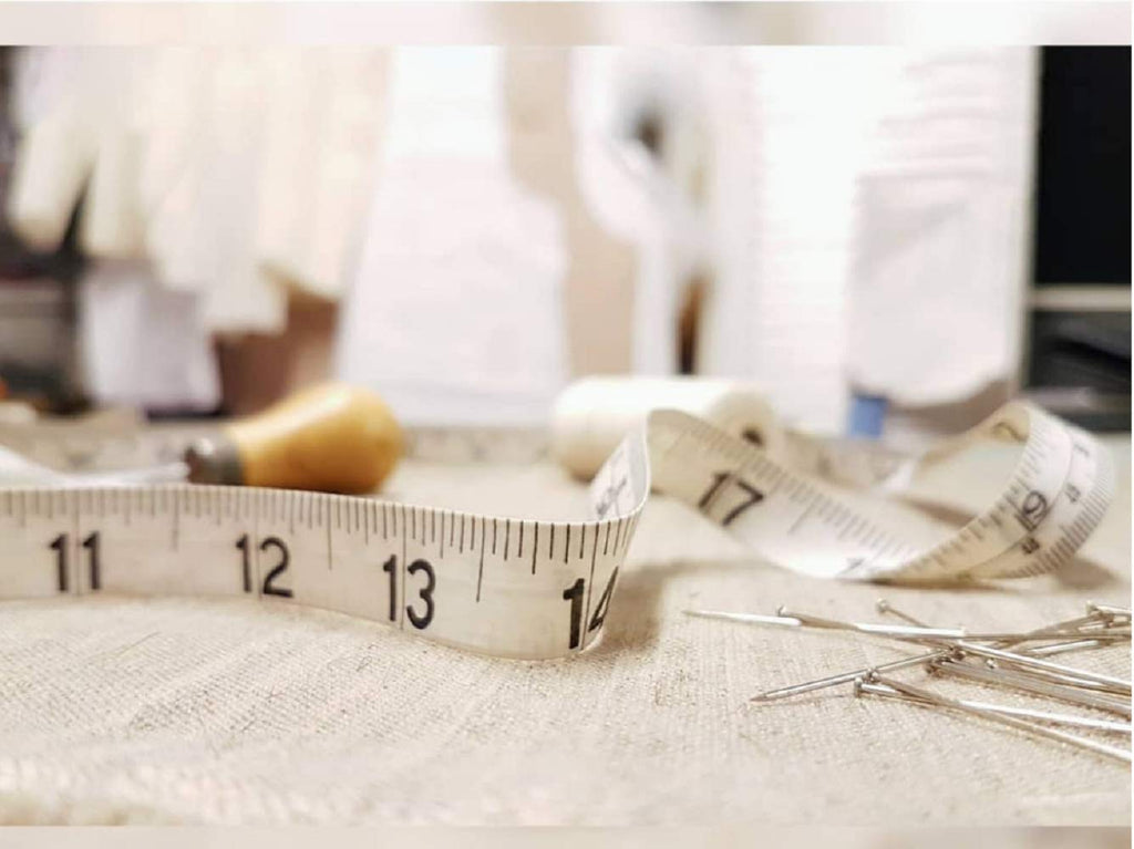 GDMINLO Soft Tape Measure Double Scale Body Sewing Flexible Tailor Craft Vinyl Ruler for Weight Loss Medical Body Measurement, Has Centimetre Scale on Reverse Side 60-inch（White） Jansha Store
