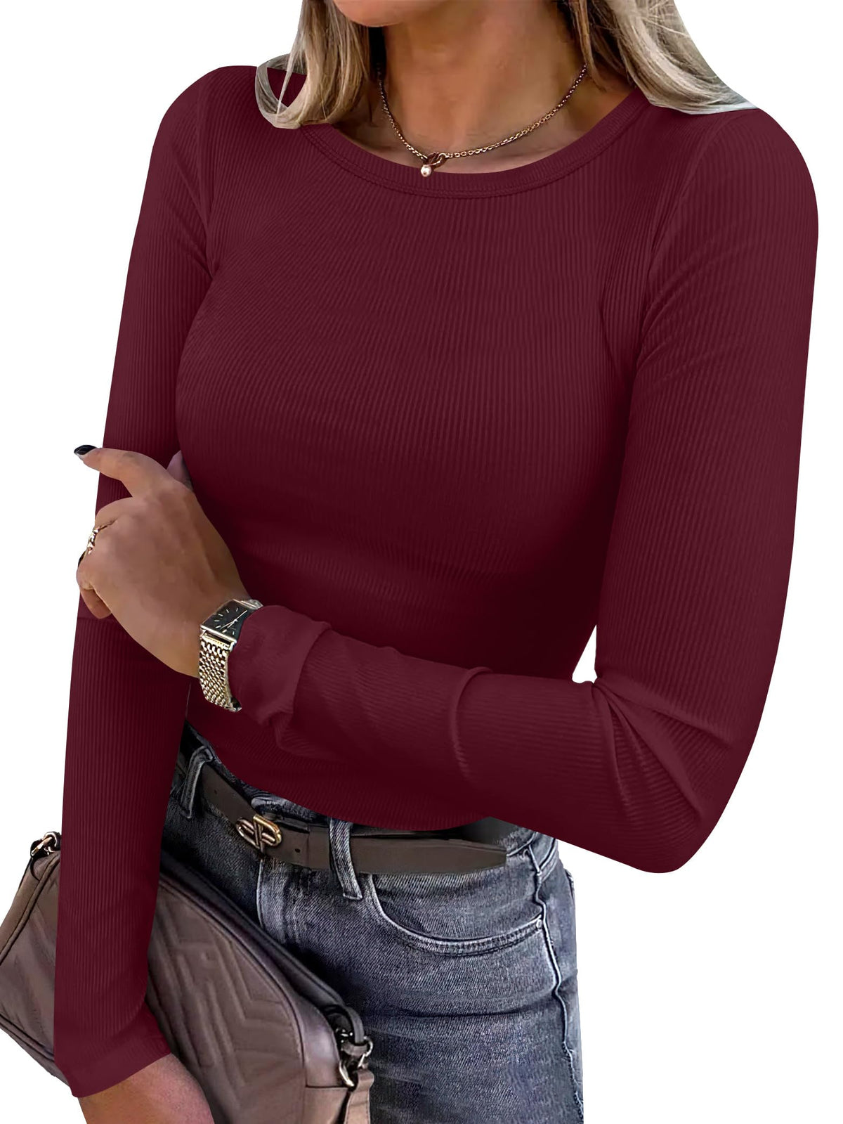 Hem detail of the fitted ribbed long sleeve top