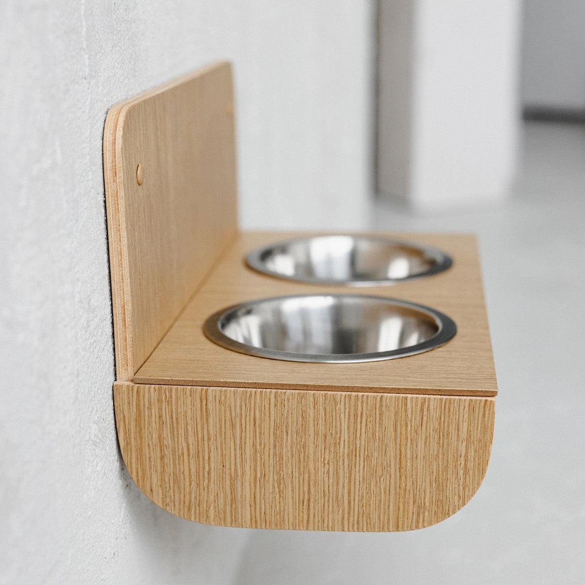 Hanging wooden dog feeder with wall protection, Floating raised dog bowls Valiai